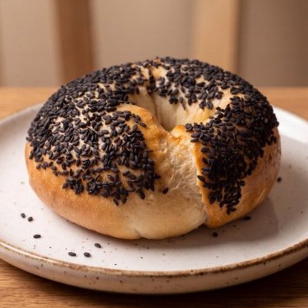 เบเกิลงาดำ (Black Sesame Bagel) – OVEN Bakery Bangkok