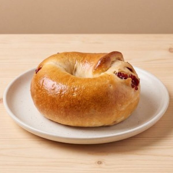 เบเกิลแครนเบอร์รี (Cranberry Bagel) – OVEN Bakery Bangkok