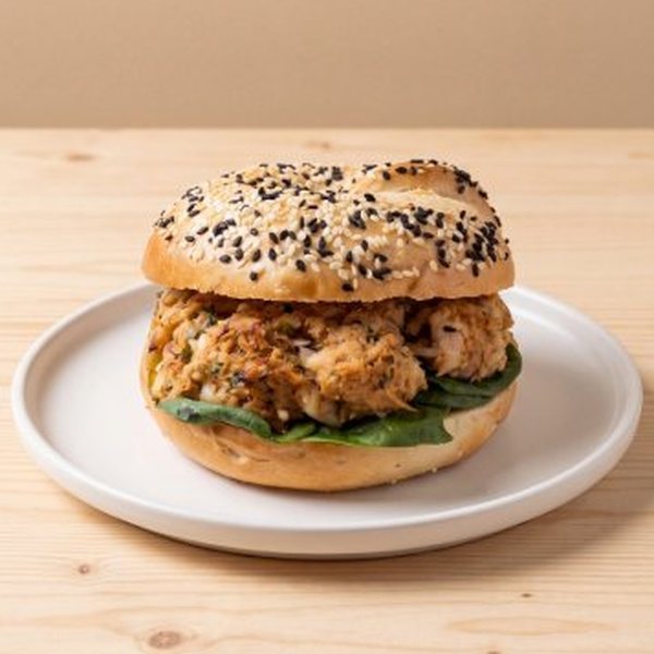 เบเกิลทูน่าเมลท์ (Tuna Melt Bagel) – OVEN Bakery Bangkok