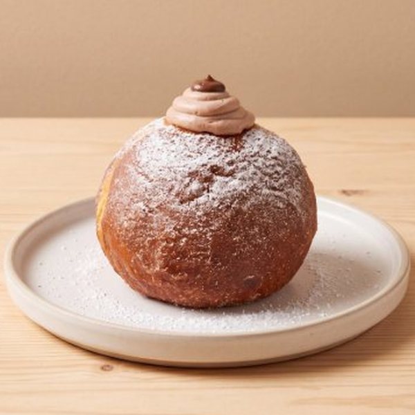 โดนัทไส้ช็อกโกแลต (Chocolate Donut) – OVEN Bakery Bangkok