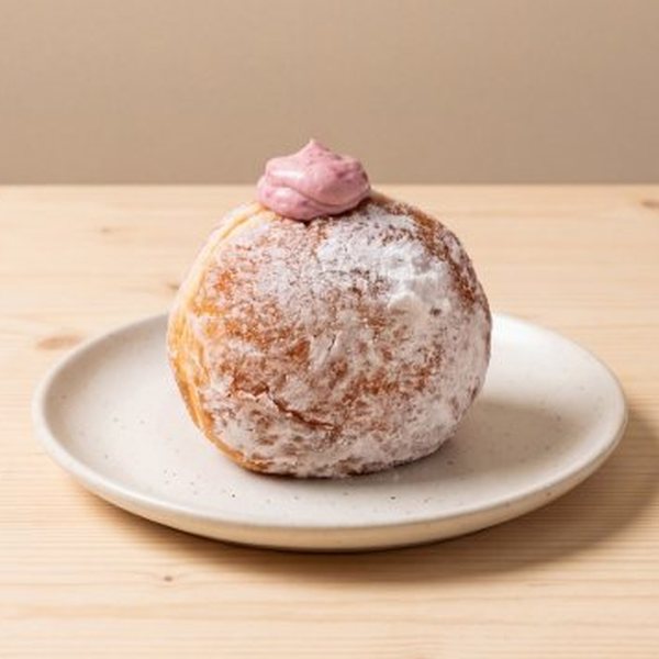 โดนัทไส้มิกซ์เบอร์รี (Mixed Berry Donut) – OVEN Bakery Bangkok