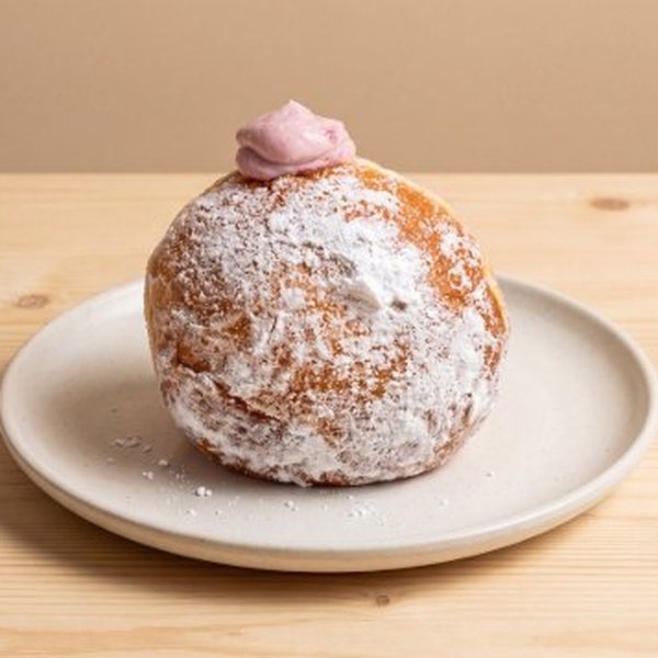 โดนัทไส้สตรอเบอร์รีโยเกิร์ต (Strawberry Yogurt Donut) – OVEN Bakery Bangkok